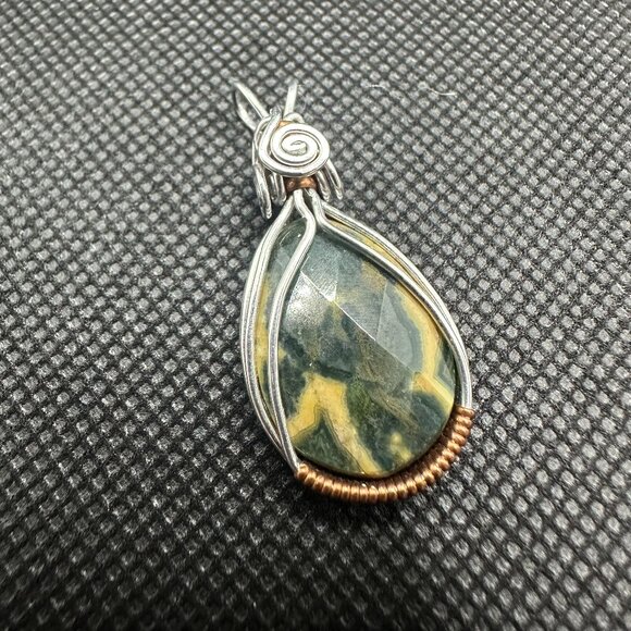 Green/Yellow Jasper Silver and Copper Wrapped Wire Pendant - Picture 5 of 12